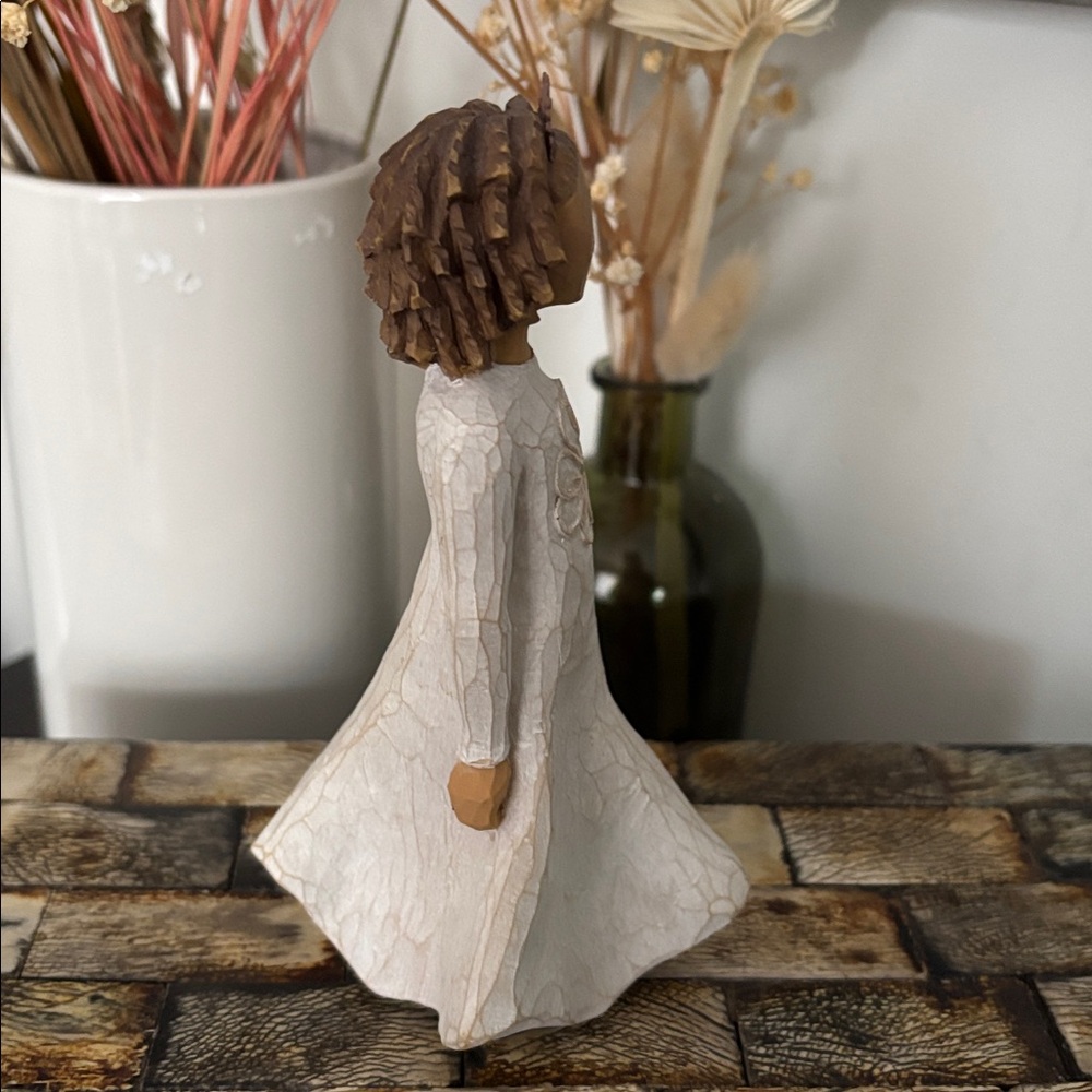 WILLOW TREE Irish Charm Figurine Susan Lordi 2010 Luck Laughter Strength Uplift - Picture 9 of 15